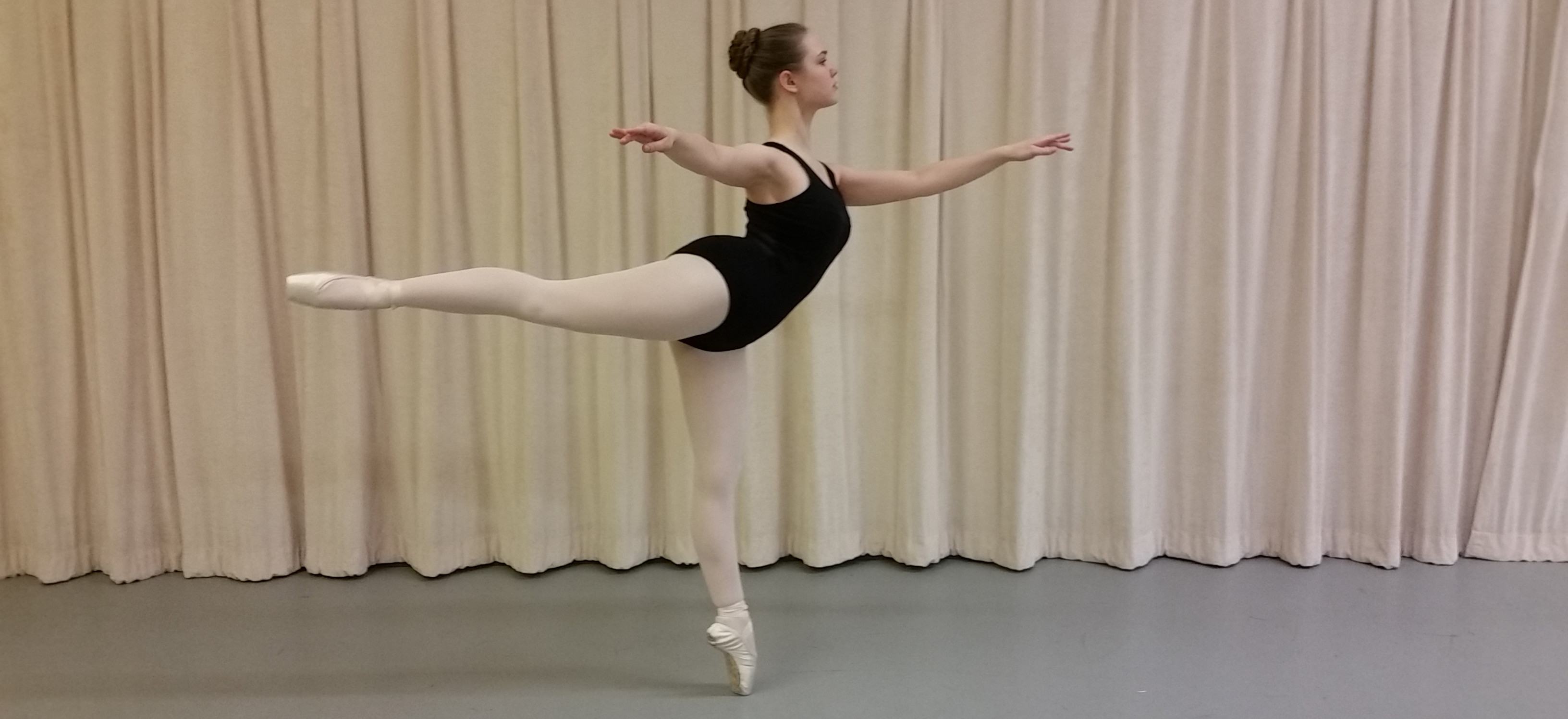 Rebecca on pointe